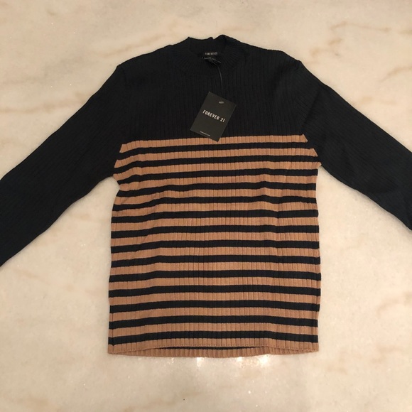 Forever 21 Sweaters - NWT FOREVER 21 GREEN & TAN MOCK NECK SWEATER TOP